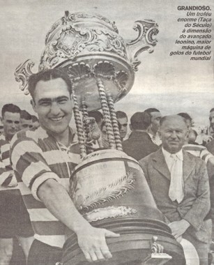The 1947 Grand Ozzie winner holds our restrained Austin Holmes Memorial Trophy.